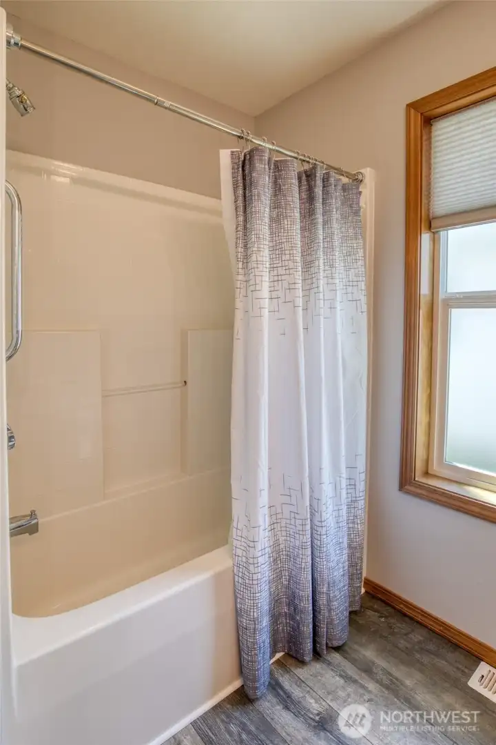 Tub shower combo is guest bathroom