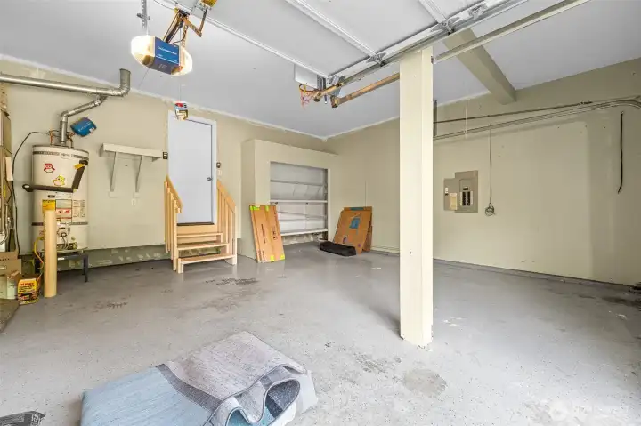 2-car garage 2-car garage