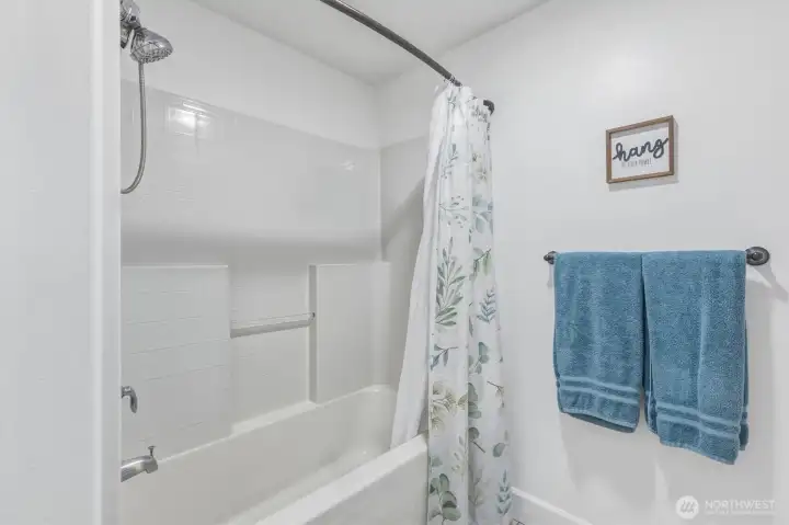 Main bathroom tub.