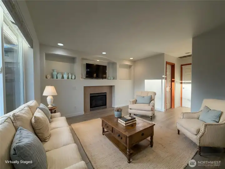Family Rm - looking from kitchen bar (virtually staged) Family Rm - looking from kitchen bar (virtually staged)