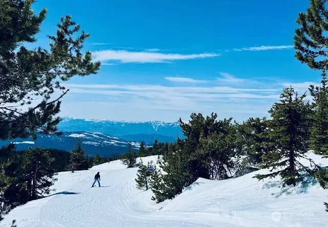 Although most people think of Veranda Beach as a Summer destination,  there are several  ski areas just about one hour away.  They offer dry powder and challenging runs yet, smaller, less crowded and more affordable affordable ski areas.   Perfect for a family ski vacation