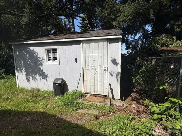 Outside shed "tiny room/storage"