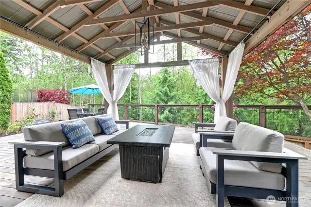 Outdoor living area right off the kitchen.