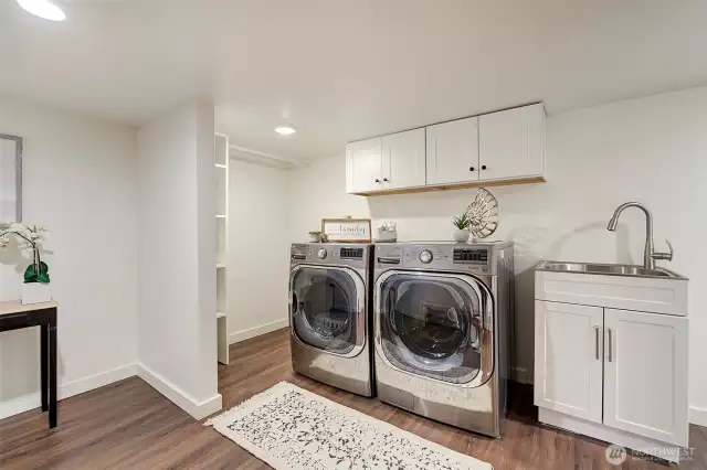Spacious laundry room.