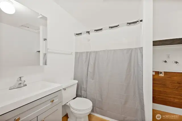 Unit 6608 Bathroom