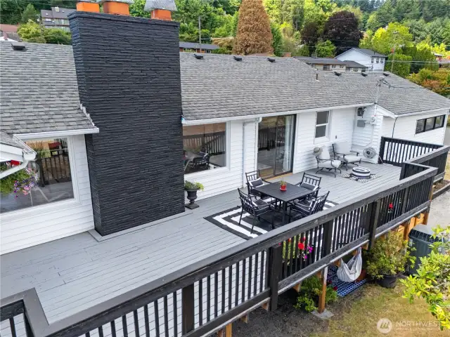 The large sundeck extends the main floor living space making it perfect for entertaining.