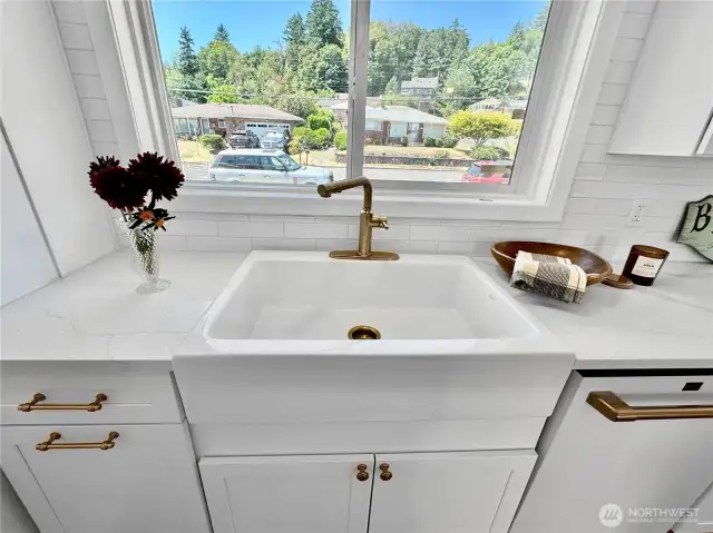 Close up view of the farm sink and quartz counters.