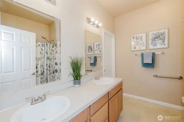 Dual vanity full bath with great storage space