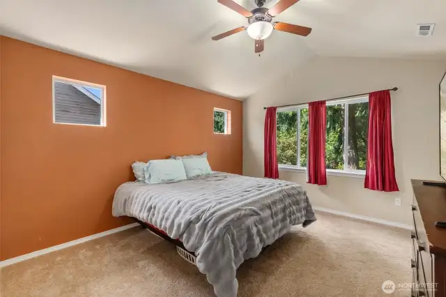 Large primary bedroom.