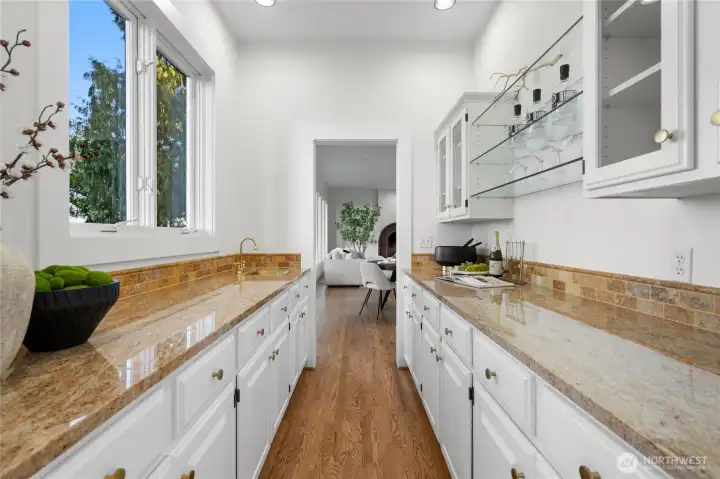 Large butler’s pantry between the formal dining and kitchen provides ultimate convenience when hosting dinner parties or entertaining guests