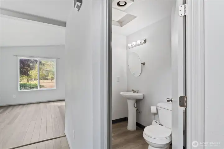 Nian floor guest bath
