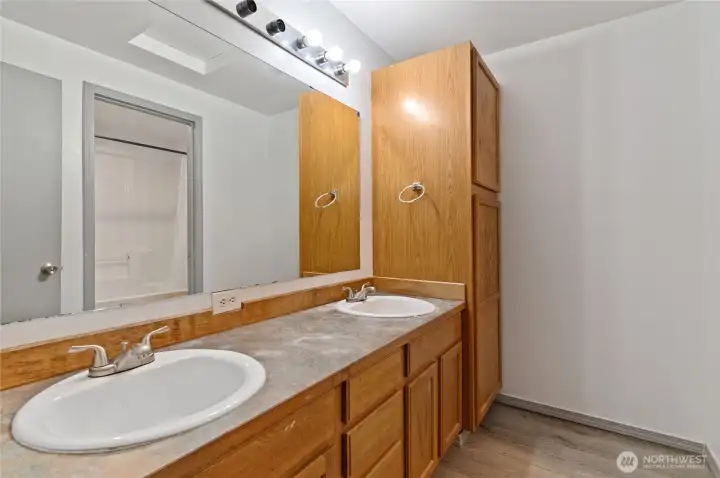 Upstairs Hall Bath