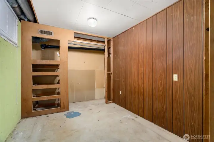 Basement extra bonus room