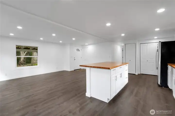 Nice large open concept, light & bright!