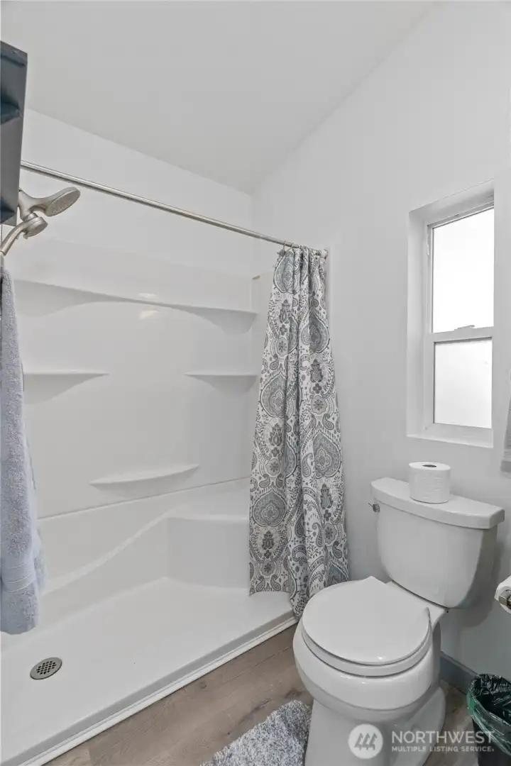 3/4 shared bath with walk-in shower
