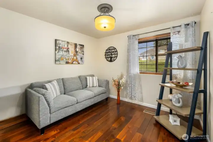 Upstairs guest bedroom