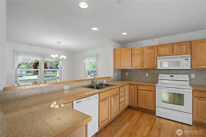 Your custom kitchen features granite ciounters pull-out drawers. Cook with ease in the thoughtfully laid out kitchen w/eating space.
