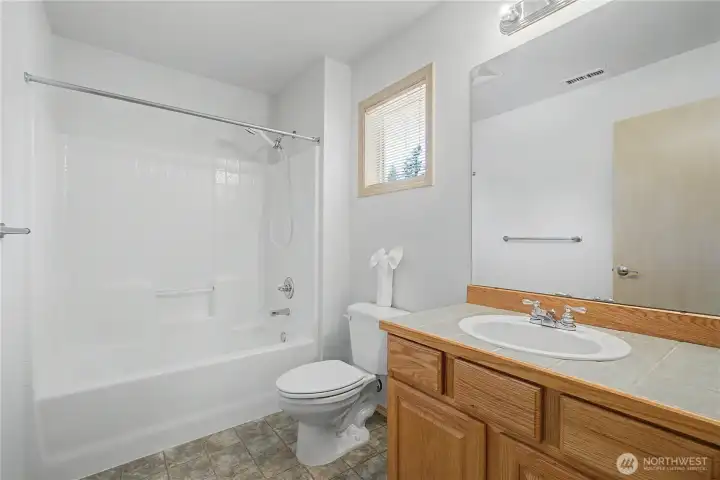 Main full bath upstair