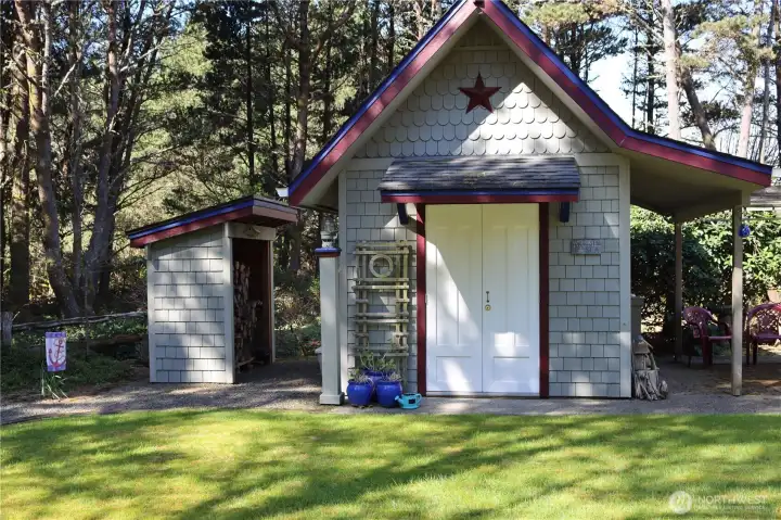 10X12 detached office? Den? with toilet and sink