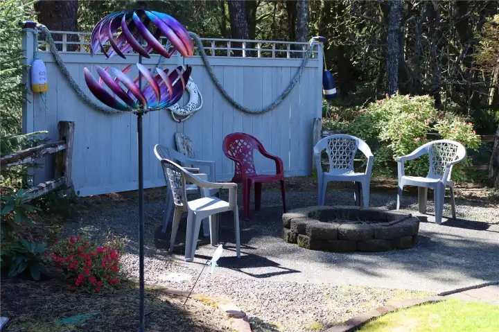 Private backyard firepit