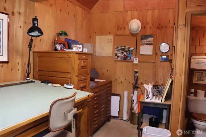 Extra space for crafts/art studio or office space