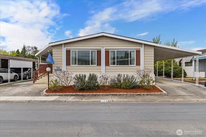 Parking for at least 3 cars.