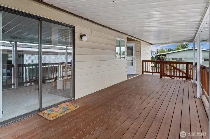 Awesome deck of the living room.