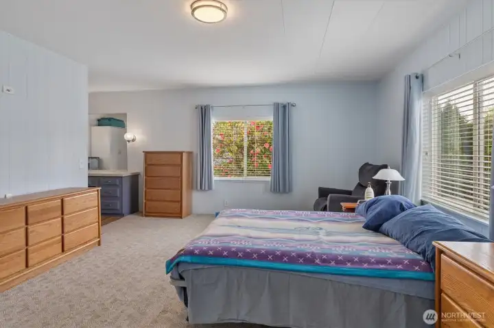 Spacious primary bedroom.