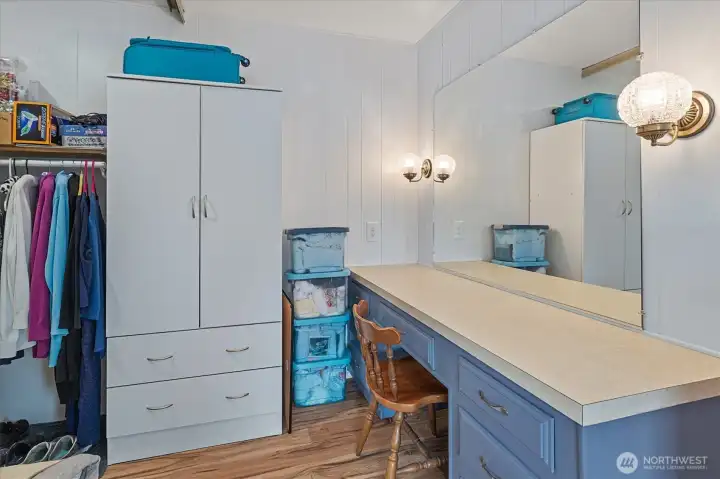 Dressing area in primary.