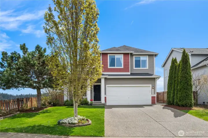 Nice front garden with open space to the east offers loads of privacy