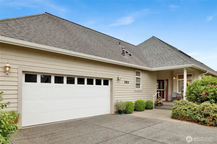 Built in 1994, this 3 bedroom, 2 bath home features 1986 square feet of living space all on one level. Built in 1994, this 3 bedroom, 2 bath home features 1986 square feet of living space all on one level.