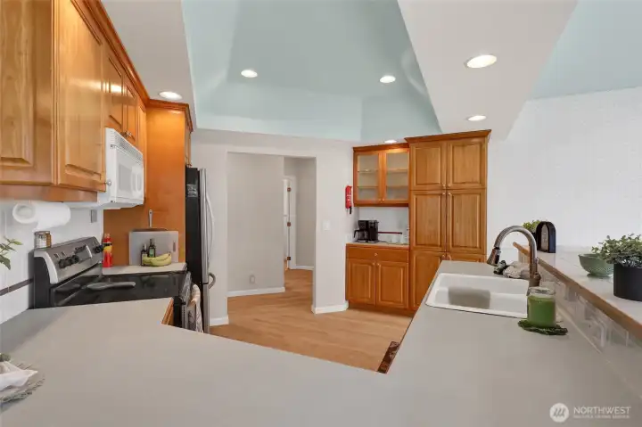 The heart of the home with easy flow to dining and living spaces. The heart of the home with easy flow to dining and living spaces.