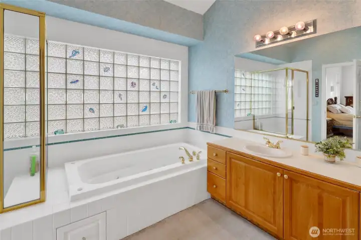 Spacious en suite...includes walk in closet. Spacious en suite...includes walk in closet.