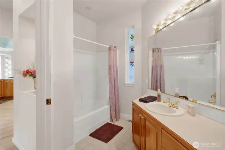 Guest Bath with tub/shower. Guest Bath with tub/shower.