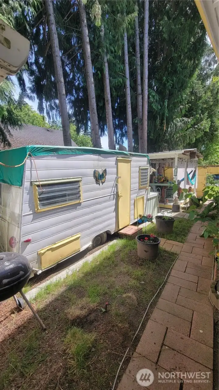 RV and entertaining area RV and entertaining area