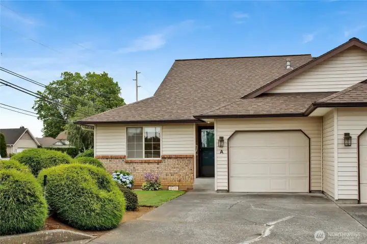 Proudly presenting 714 19th St #A! This one level condo is in a great West side location. Proudly presenting 714 19th St #A! This one level condo is in a great West side location.