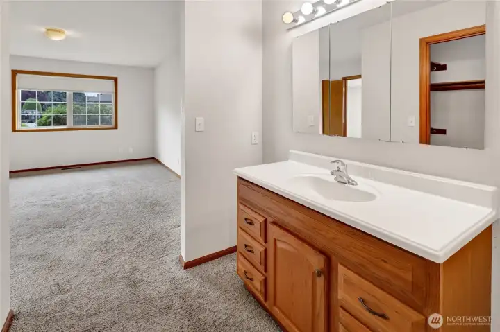 A well-appointed primary bath that makes your daily routine feel easy and refreshed. A well-appointed primary bath that makes your daily routine feel easy and refreshed.