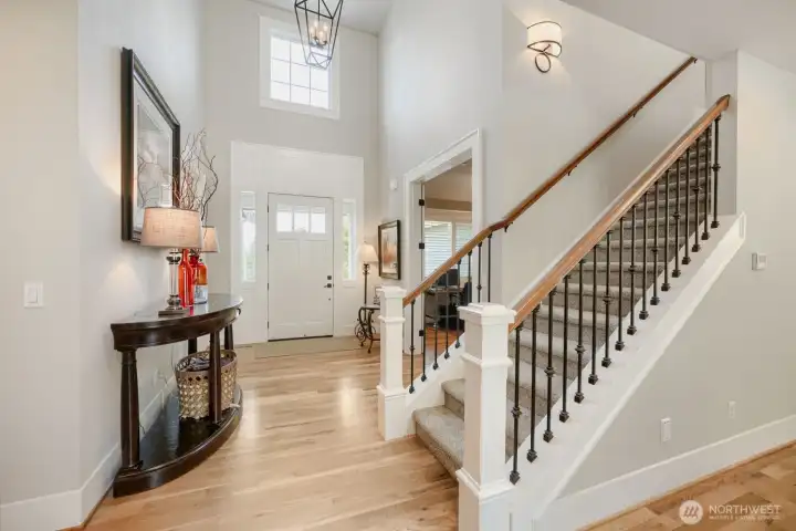 A welcoming grand entryway w/ high ceilings adds elegance and a spacioius feel to the home immediately upon entering. A welcoming grand entryway w/ high ceilings adds elegance and a spacioius feel to the home immediately upon entering.