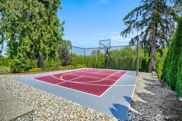 1/2 Court sports court located off the driveway and by the shop area. 1/2 Court sports court located off the driveway and by the shop area.