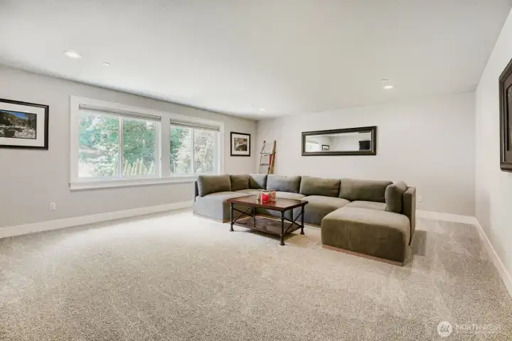 Large upstairs bonus room. Brand new carpet throughout the entire upstairs. Large upstairs bonus room. Brand new carpet throughout the entire upstairs.