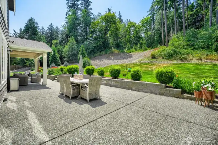 This back patio can easily entertain large groups as there is plenty of room. This back patio can easily entertain large groups as there is plenty of room.