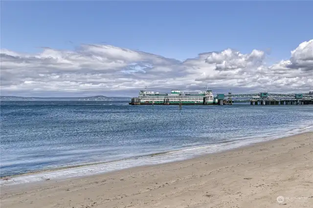 Downtown Edmonds and the Kingston ferry is just minutes away!