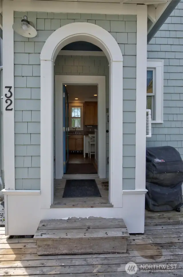 The vestibule is perfect for those raining nights arriving late to Seabrook. It's also a  great place to drop the sand before entering into the cottage.