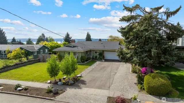 Front landscaping bring great curb appeal