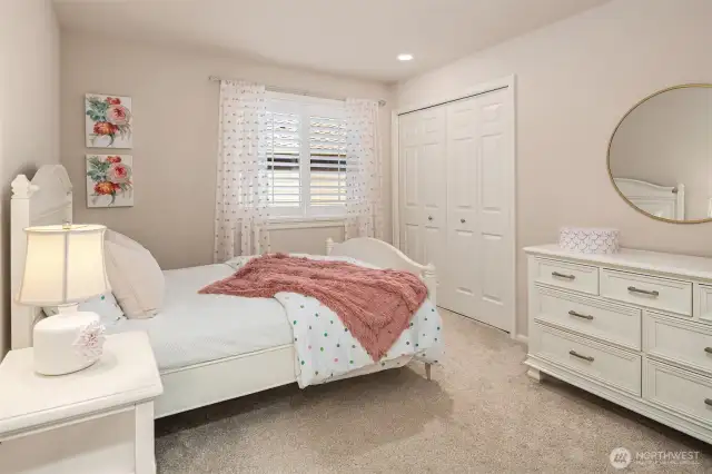 Upstairs 2nd bedroom.