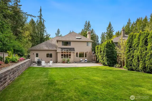 Take advantage of this amazing yard, whether it's an epic play space, an outdoor entertaining area, or the perfect excuse to finally get that puppy!