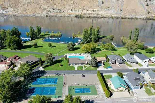 Community pool, clubhouse & tennis courts