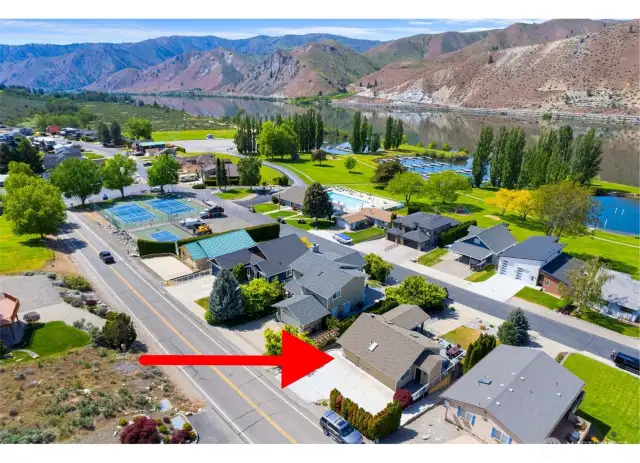 Just steps to community amenities!