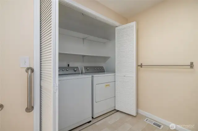 The washer/dryer in the full bath.