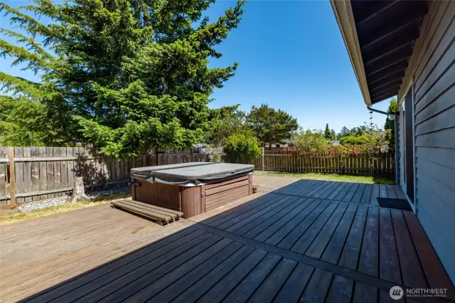 Fully fenced back yard with large deck for entertaining.